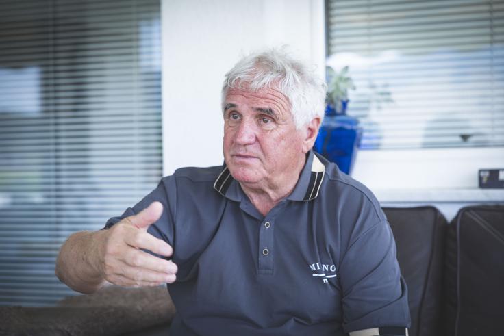 Bojan Prašnikar je bil slovenski selektor v treh različnih časovnih obdobij, le malo pa je manjkalo, da bi leta 2003 popeljal Slovenijo na evropsko prvenstvo na Portugalsko. Če bi se dvoboj za Bežigradom med Slovenijo in Hrvaško končal brez zmagovalca, bi na Euro 2004 potovala Prašnikarjeva četa, tako pa so južni sosedje, čeprav so imeli igralca več, z zadetkom v 61. minuti pokvarili veliko slavje v Ljubljani. | Foto: Ana Kovač