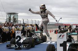Lewis Hamilton tekmece matiral tri dirke pred koncem sezone f1