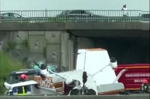 Letalo strmoglavilo na avtocesto v bližini Disneylanda #video