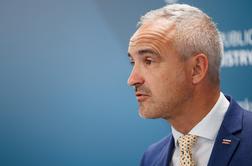 Cigler Kralj čebelarjem obljubil pomoč