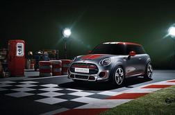 Športni Mini JCW: namesto meglenk odprtini za hlajenje