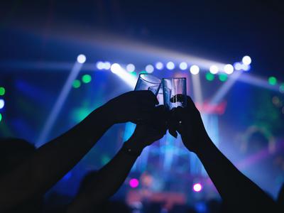 Poiščite svoj užitek v kavarnah, barih, nočnih klubih in na degustacijah vin v vinskih kleteh