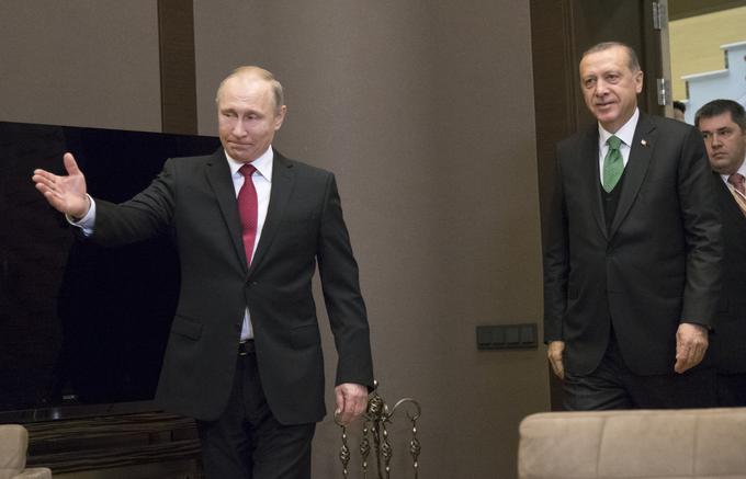 Med temami bo tudi postopno odpravljanje sankcij na področju kmetijstva, ki jih je Rusija uvedla proti Turčiji po sestrelitvi letala. Sankcije sta deloma sicer že odpravila na srečanju marca. | Foto: Reuters
