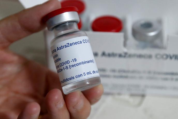 Cepljenje, cepivo, AstraZeneca | Ema je med neželene učinke cepiva AstraZenece dodala nevrološko motnjo. | Foto Reuters