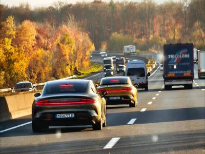 Predsednik Xiaomija prek Nemčije z njihovim avtomobilom xiaomi SU7 ultra #foto