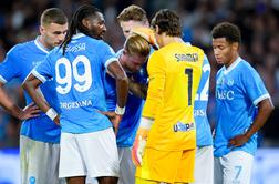 Napoli z zmago na derbiju na prvo mesto, a zmaga ima grenak priokus