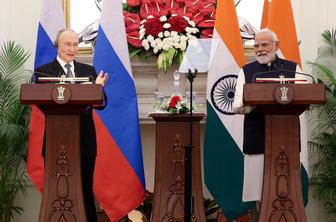 Putin in Modi na pogovorih o trgovini, obrambi in Ukrajini