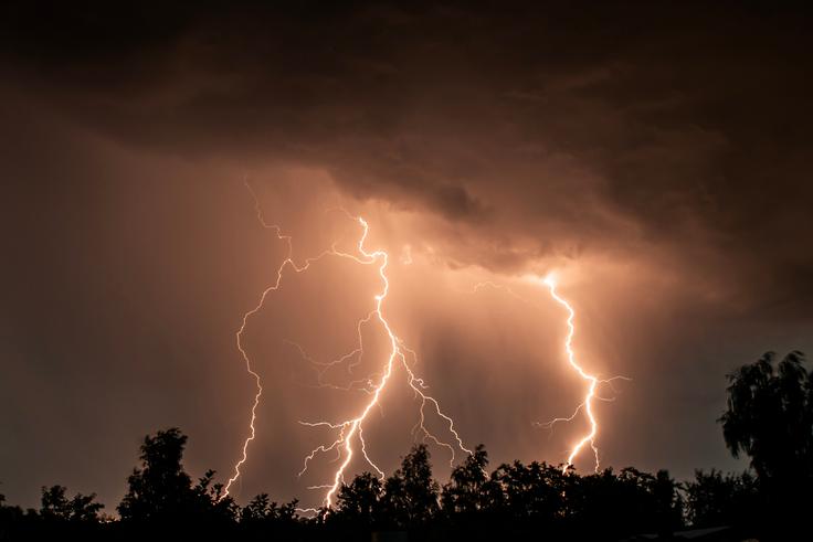 Povprečna gostota strel je na državni ravni tri strele na kvadratni kilometer letno, kar predstavlja več kot 60 tisoč udarov letno po vsej državi.  | Foto: Shutterstock