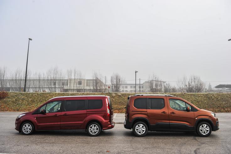 Tourneo connect je 42 centimetrov daljši, 176 kilogramov težji, ima dva sedeža več, za petimi sedeži naloži za pol kubičnega metra več tovora, kljub enaki delovni prostornini motorjev je 20 "konjev" močnejši in ima namesto petih ročnih osem avtomatskih prestav.
 | Foto: Gašper Pirman