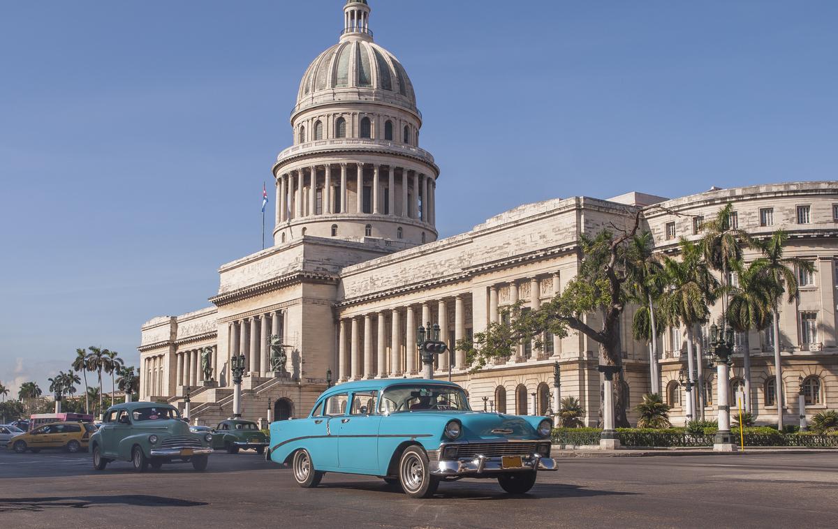 Kuba, Havana | Država pod komunistično oblastjo računa predvsem na oživitev turizma iz Rusije, ki je v letih 2020 in 2021 z mesta največjega vira tujih turistov izrinila Kanado. Kubanski veleposlanik v Moskvi Julio Garmendia je prejšnji teden za ruski časopis Izvestija povedal, da si prizadevajo obnoviti ukinjene letalske povezave do te zime. | Foto Thinkstock