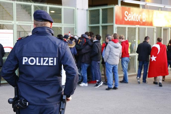 avstrija policija | Enega so prijeli na Dunaju, drugega v mestu Ternitz južno od prestolnice. | Foto Reuters