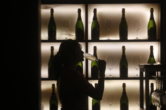 Indija | Zaradi zastrupitve z nezakonito pridelanim alkoholom je v Indiji umrlo že najmanj 86 ljudi. | Foto Reuters