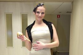 Slovenska pevka v prometni nesreči oslepela na eno oko