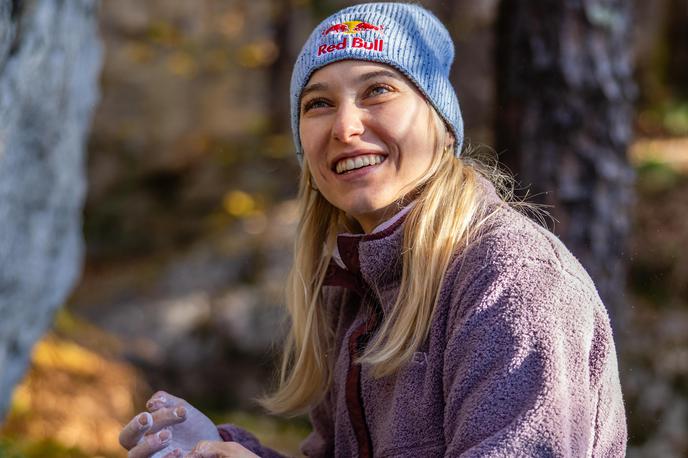 Janja Garnbret balvanski tabor Ticino 2025 | Janja Garnbret bo v letošnji sezoni več tekmovala kot lani, a leto bo posebno tudi zaradi drugih razlogov. | Foto Jan Virt / Red Bull Content Pool
