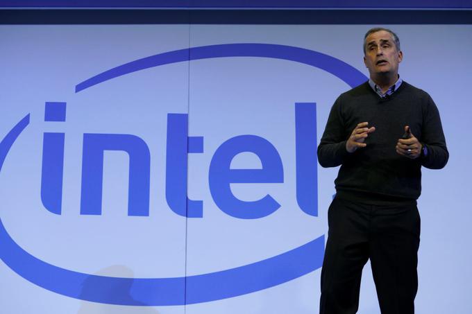 Brian Krzanich, direktor Intela, je lani celo oznanil, da bo Intel odpustil 12.000 delavcev, ker se svetovno povpraševanje po mikročipih zmanjšuje. | Foto: Reuters
