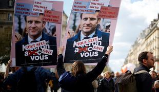 Francozi se ne ustavljajo: znova množično na ulice proti pokojninski reformi #video #foto