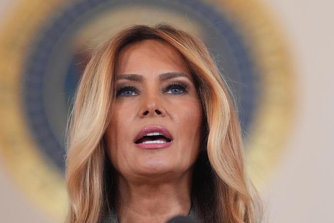 Skrivni načrt: razpustitev kongresa in maziljenje Melanie Trump za kraljico ZDA?