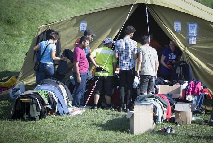 Zaradi beguncev v javnem sektorju zaposlujejo