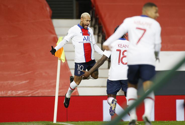 Neymar je v 6. minuti popeljal PSG do vodstva na Old Traffordu, nato pa je v zadnjih minutah postavil še končni rezultat. | Foto: Reuters