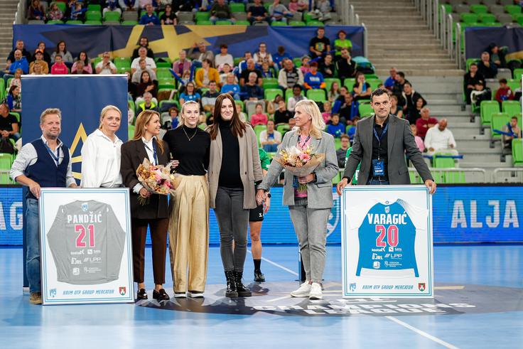 Amra Pandžić in Alja Varagić sta se uradno poslovili od rokometne igre. | Foto: Luka Kotnik