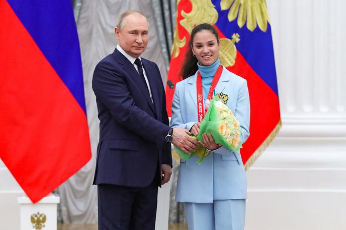 Vladimir Putin sprejem | Veronika Stepanova je na torkovem sprejemu pri Vladimirju Putinu s svojim govorom sprožila plaz kritik. Svojih besed ne obžauje, pravi. | Foto Reuters
