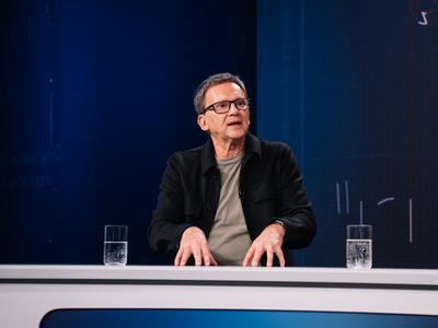 Politični analitik Samo Uhan opozarja: Kar počne desnica, je tvegana igra #video