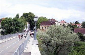 Diego Ulissi wins the race, Guardini claims stage victory