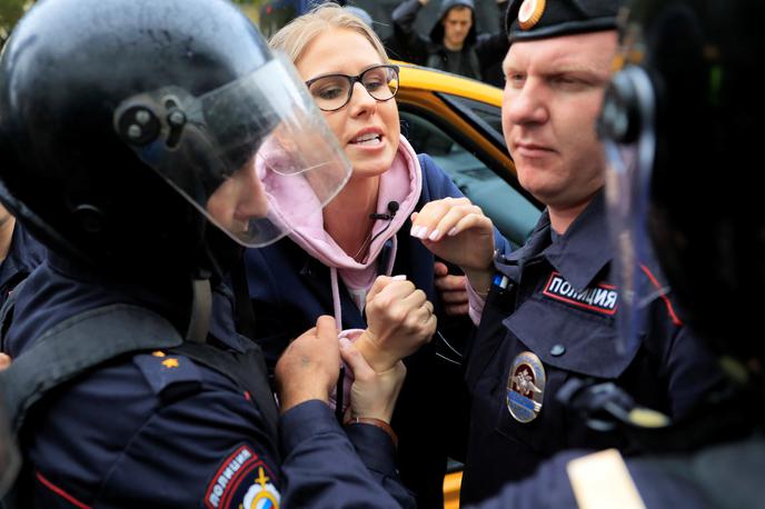protesti moskva Ljubov Sobol | Po podatkih nevladne organizacije za človekove pravice OVD Info so danes v Moskvi aretirali že najmanj 592 ljudi. Med aretiranimi naj bi bila tudi ena od vidnih opozicijskih političark Ljubov Sobol. | Foto Reuters
