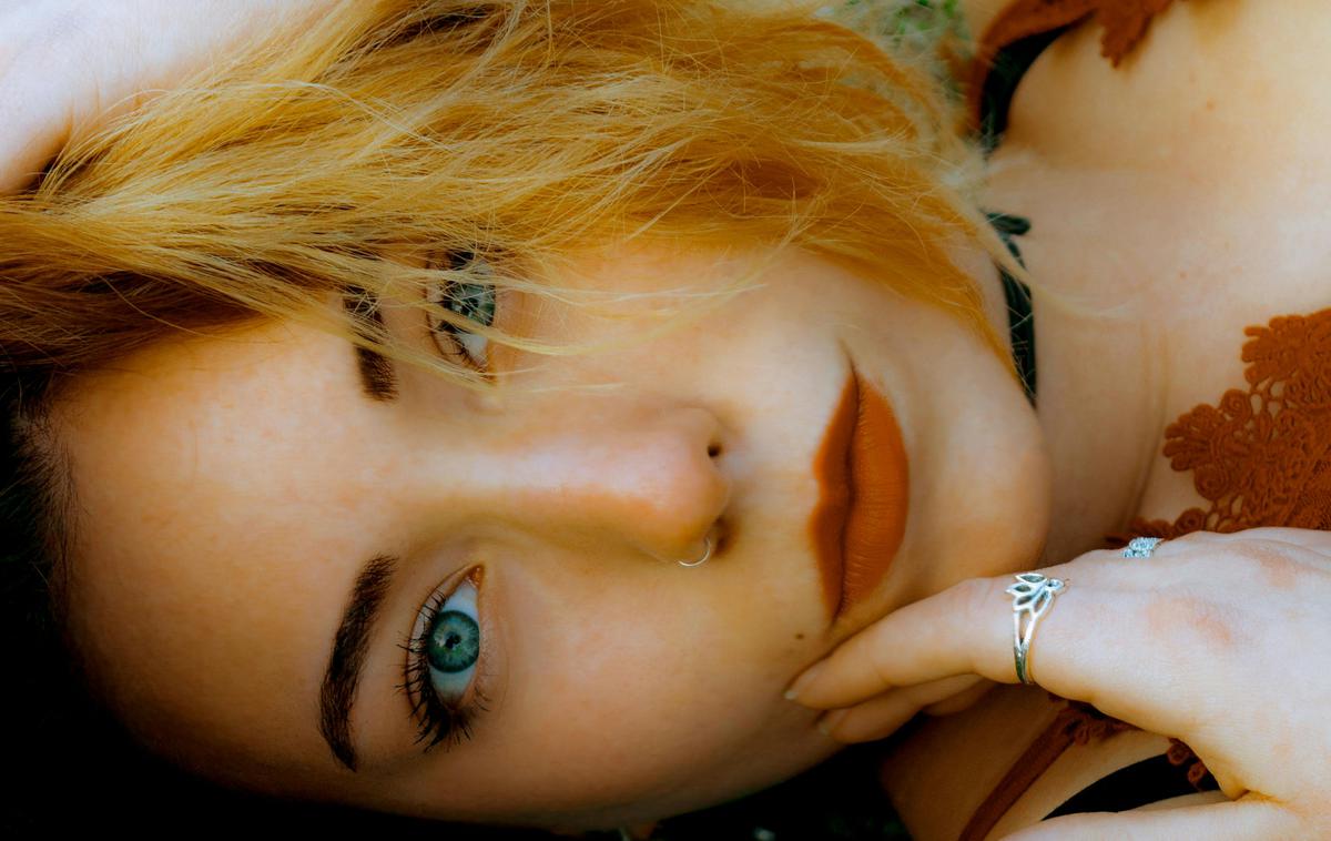 ženska, dekle, pogled, portret | Foto Pexels