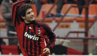 Pato podaljšal z Milanom do leta 2014