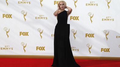 Rdeča preproga emmyjev: ko Lady Gaga šokira s ... preprostostjo