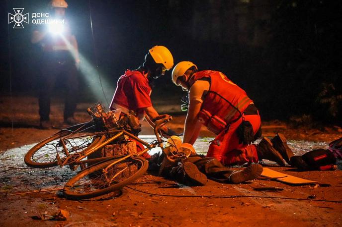 Ukrajina Odesa | Foto V napadih so bili poškodovani stanovanjski objekti, cerkev, vrtec, vozila in druga civilna infrastruktura.