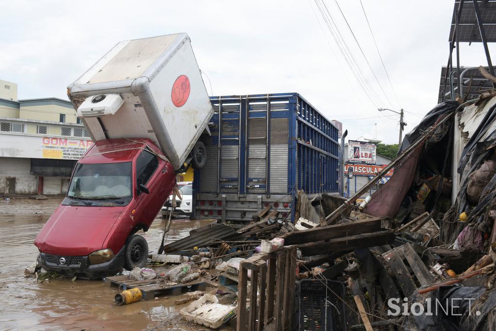 Razdejanje po poplavah v Mehiki