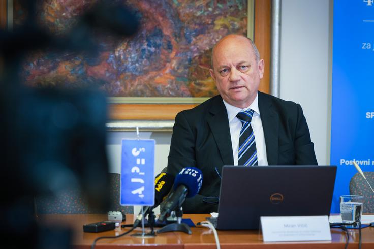 Na povečanje neto čistega dobička – ta je razlika med skupnim dobičkom in skupno izgubo gospodarskih družb – so lani po Vičičevih besedah najbolj vplivale družbe s področja strokovnih, znanstvenih in tehničnih dejavnosti, nato s področja oskrbe z električno energijo, plinom, paro in hladnim zrakom ter s področja predelovalnih dejavnosti. | Foto: Bor Slana/STA