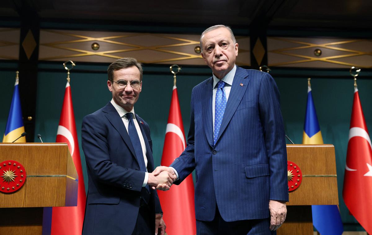 Ulf Kristersson in Recep Tayyip Erdogan | Švedski zunanji minister Ulf Kristersson je turškemu predsedniku Recepu Tayyipu Erdoganu obljubil, da bo odgovoril na skrbi Turčije v boju proti terorizmu, da bi odpravil ovire za članstvo. | Foto Reuters