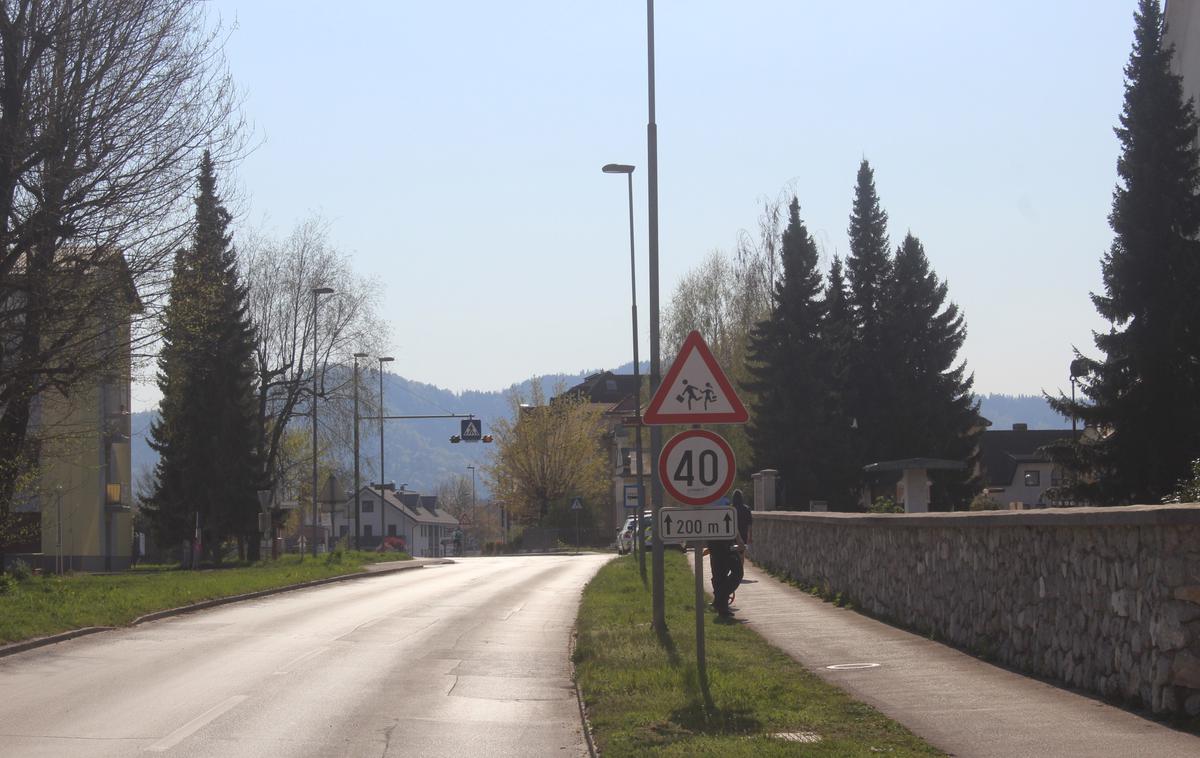 Nesreča skiroja | Moški je po zadnjih podatkih huje poškodovan, so sporočili s kranjske policijske uprave. | Foto PU Kranj