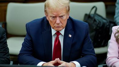 Trumpu zaradi kršenja prepovedi napadov na priče devet tisoč dolarjev kazni