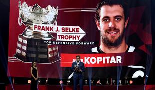 Anže Kopitar v soju igralniških žarometov do nove NHL-nagrade
