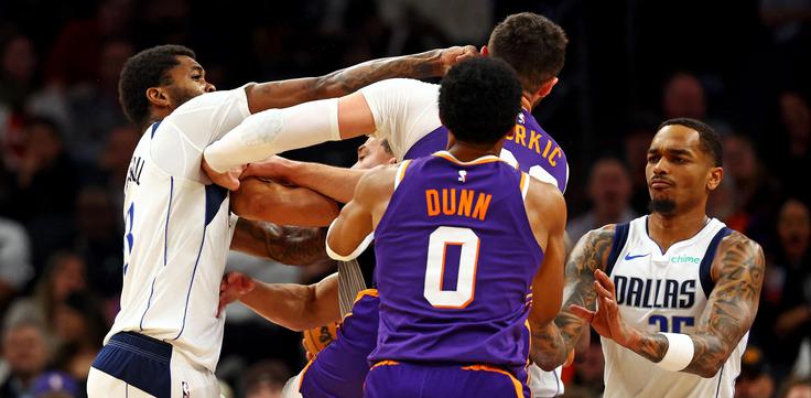 Dallas Mavericks : Phoenix Suns Naji Marshall Jusuf Nurkić | Foto: Reuters