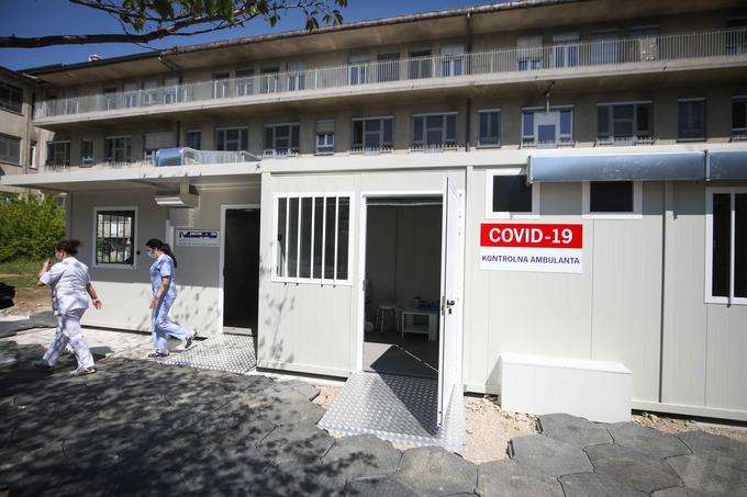 Skoraj četrtina (209) vseh zaradi težkega poteka bolezni covid-19 hospitaliziranih oseb v Sloveniji se zdravi v UKC Ljubljana.  | Foto: STA ,