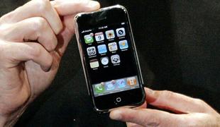 Prvi iPhone: Leta 2007 prelomen, danes kot orodje jamskega človeka