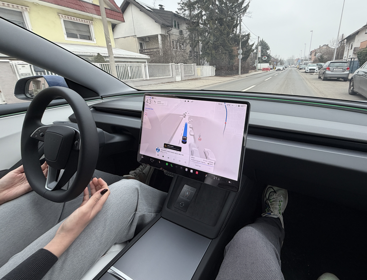 Zakonodaja zahteva prisotnost voznika-nadzornika. | Foto: Gregor Pavšič