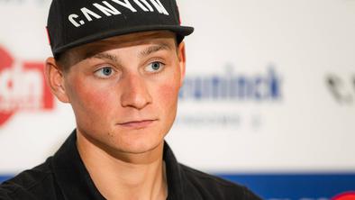 Primitivec s plastenko se je predal policiji #video