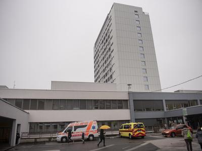 UKC Maribor: zaradi ponarejenih diplom odpustili zaposlena