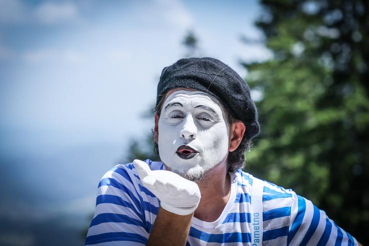 Del pobude je tudi pantomimik Črtomir. | Foto: Ana Kovač