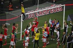 Jan Oblak odet v slovensko zastavo, Benfica je prvak (video)