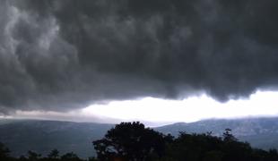 Poglejte, kakšni oblaki so grozili Istri (video)