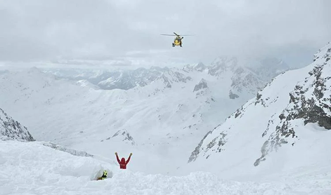 Zadnje informacije: plaz pokopal pet ljudi, med njimi sedemnajstletno dekle