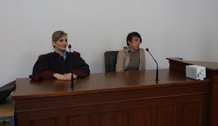 Mariborsko sodišče Ireno Tihec oprostilo obtožb za uboj moža