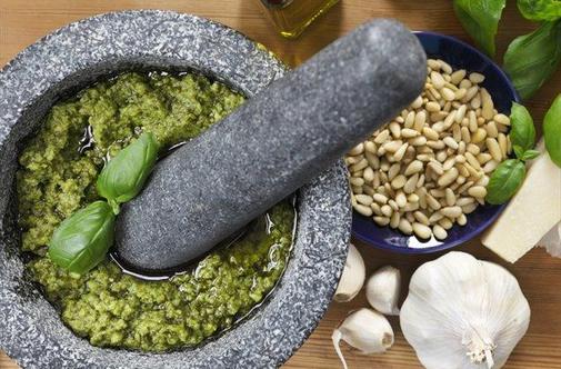 Brezmesni ponedeljek: Pesto ni le iz bazilike
